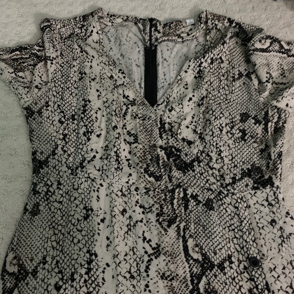 Dress - Picture 3 of 3